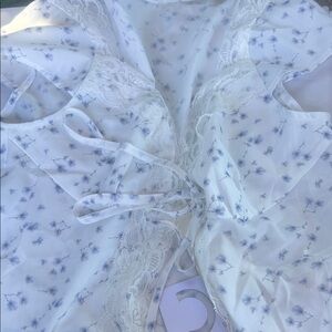Commense satin pajama top cap sleeve lace trim open front White / Blue floral S